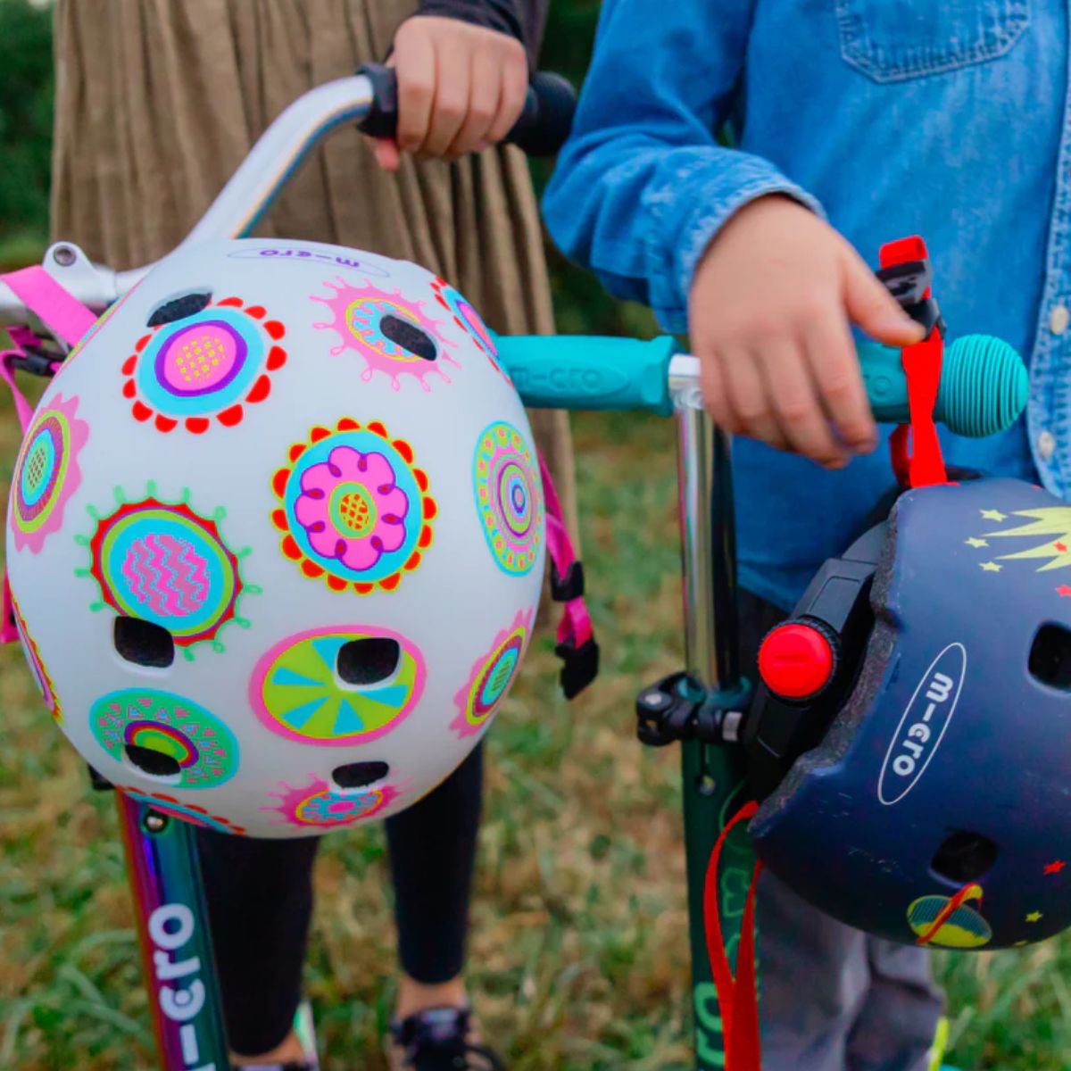 Capacete Infantil Micro Kickboard Pattern Helmet Doodle Dot PP

 - Stylish Protection You Can Trust