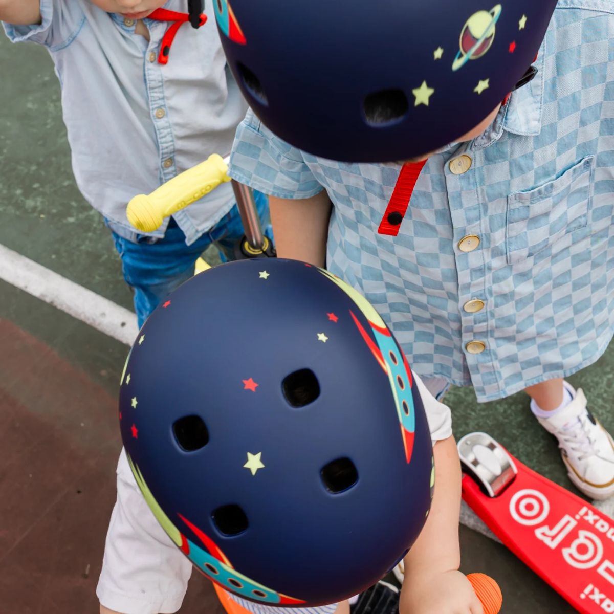Capacete Infantil Micro Kickboard Pattern Helmet Rocket PP

 - Safe & Visible for Every Adventure