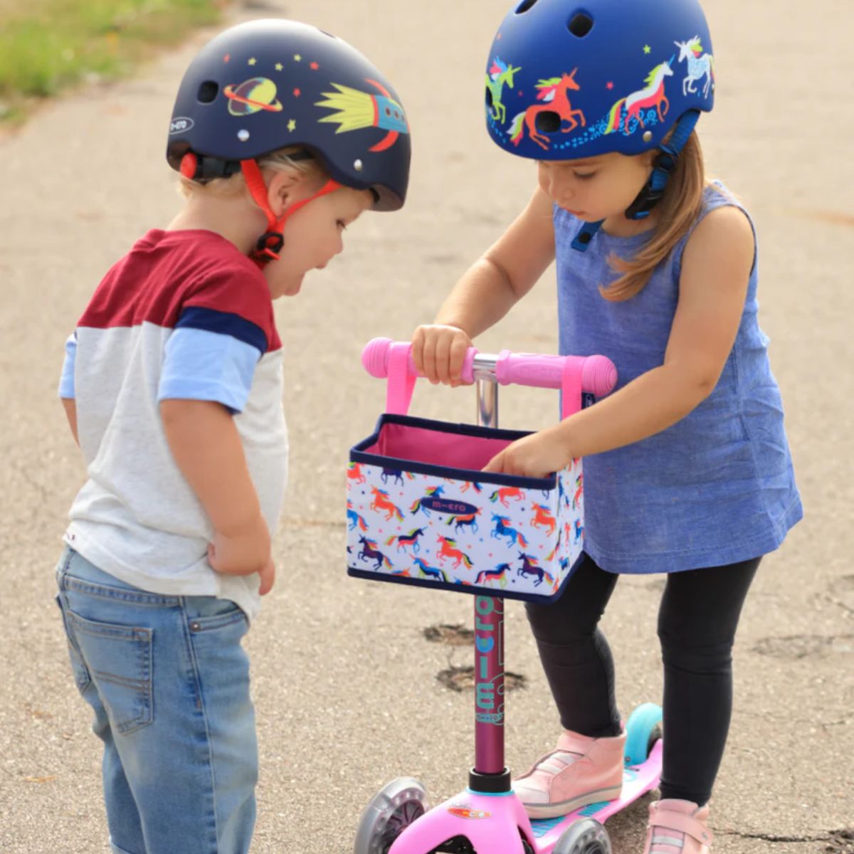 Capacete Infantil Micro Kickboard Pattern Helmet Rocket PP

 - Comfortable All-Day Fit